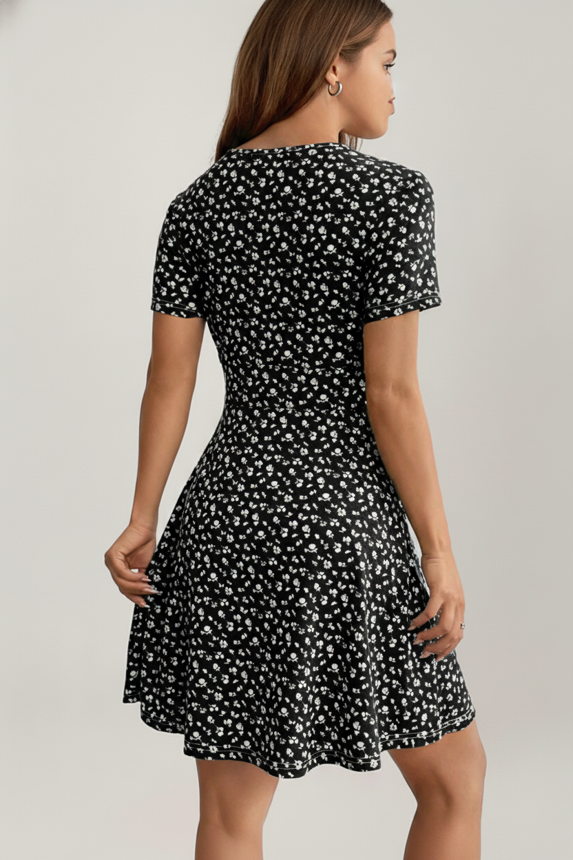 Vestido corto cruzado evasé con microflores – Danza Menuda