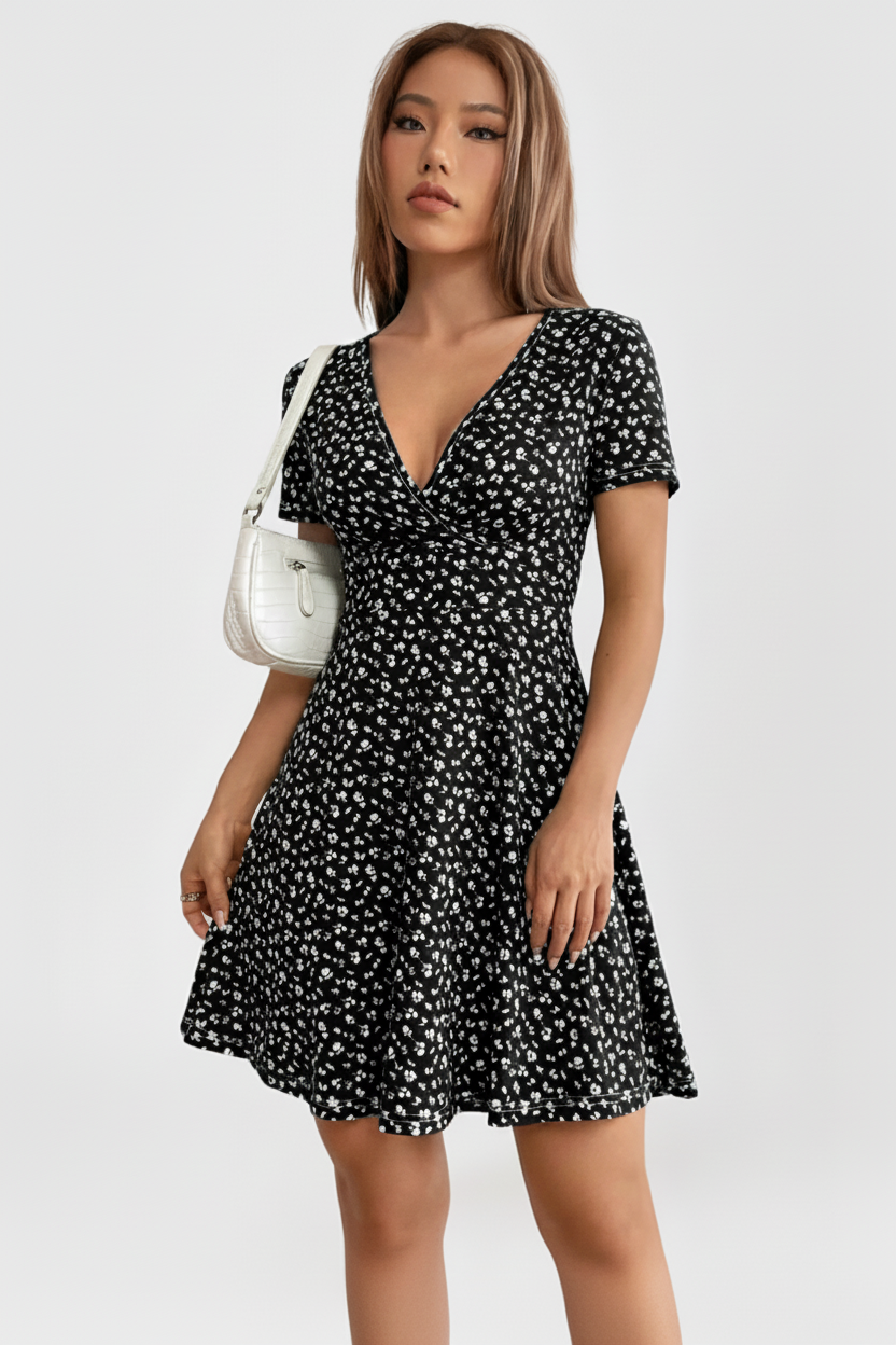 Vestido corto cruzado evasé con microflores – Danza Menuda