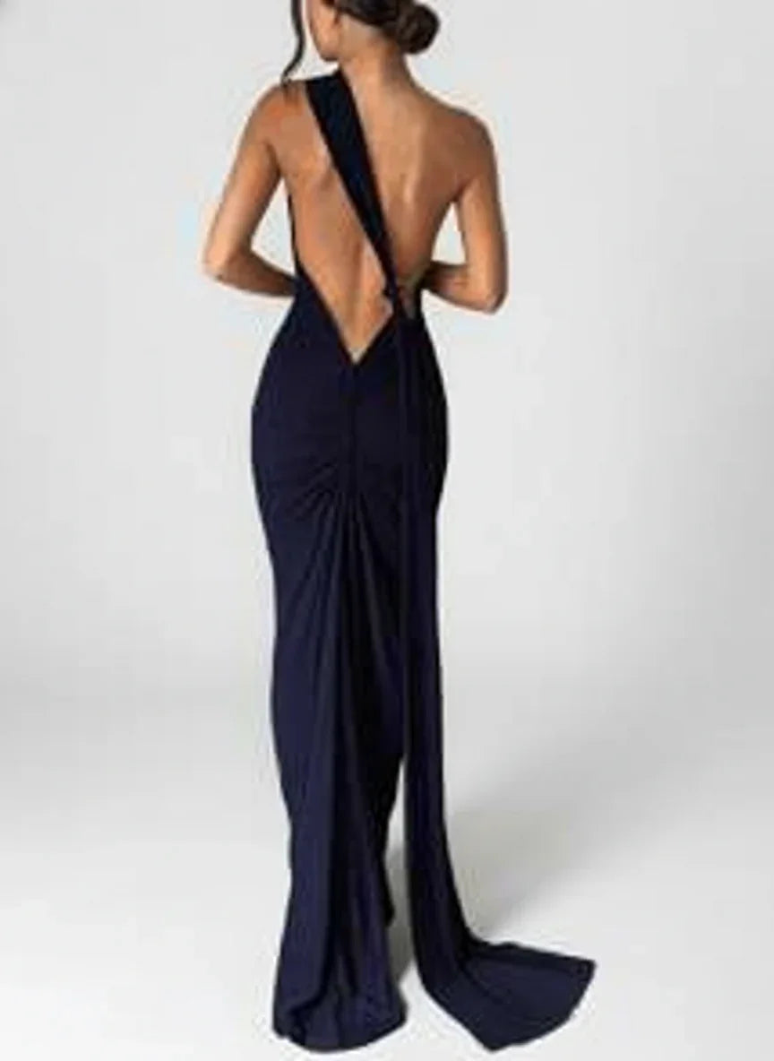 Vestido largo asimétrico con cola lateral – Medianoche Porteña